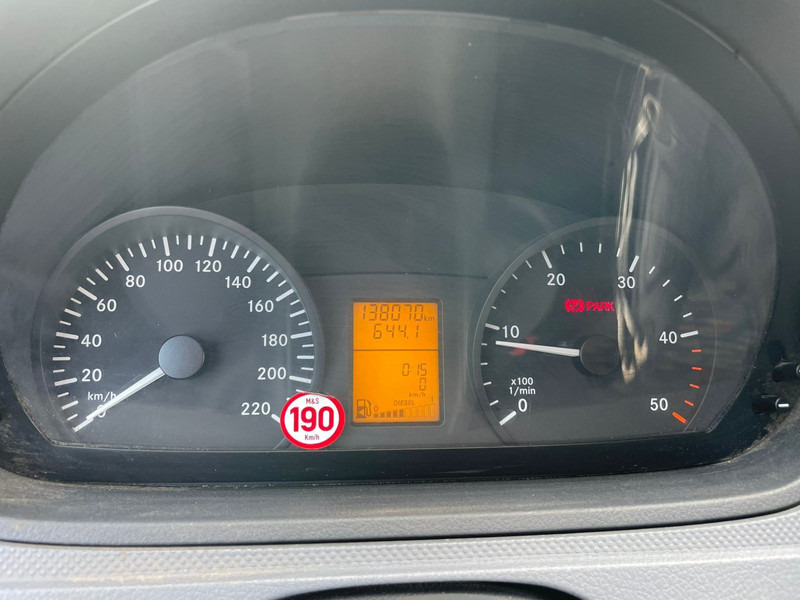 Pieni pakettiauto Mercedes-Benz Vito 111: kuva Pieni pakettiauto Mercedes-Benz Vito 111