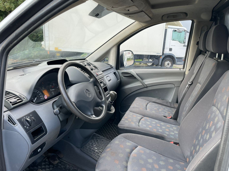 Pieni pakettiauto Mercedes-Benz Vito 111: kuva Pieni pakettiauto Mercedes-Benz Vito 111