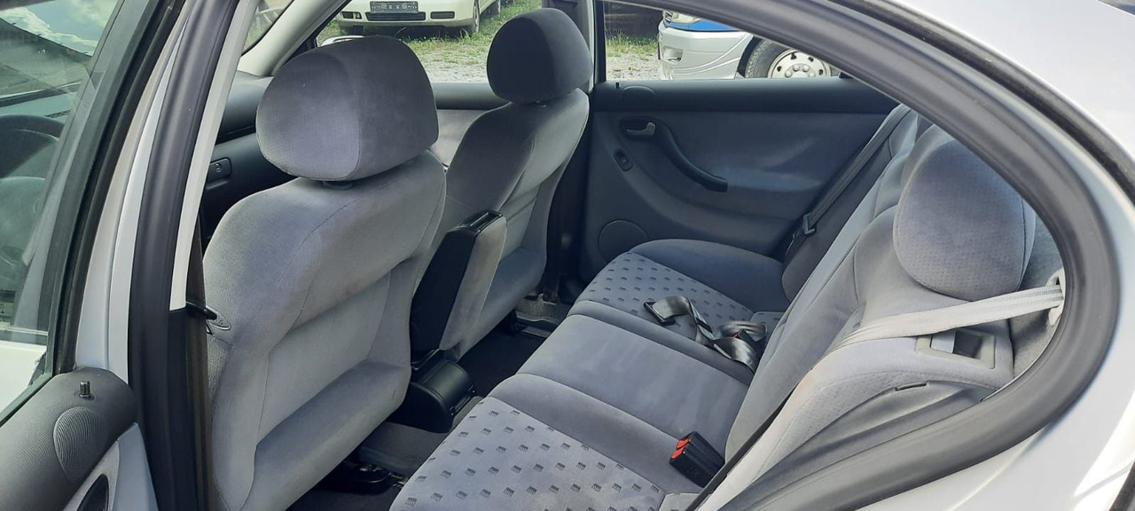 Seat Toledo Signo 1,8 20V Autom. - Sedan: kuva Seat Toledo Signo 1,8 20V Autom. - Sedan Seat Toledo Signo 1,8 20V Autom. - Sedan: kuva Seat Toledo Signo 1,8 20V Autom. - Sedan