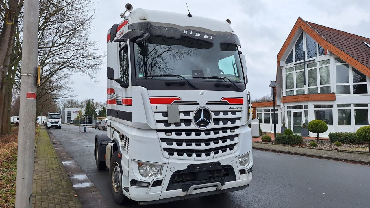 Mercedes-Benz 1845 Arocs 4x4 HD 1-Hand - Vetopöytäauto: kuva Mercedes-Benz 1845 Arocs 4x4 HD 1-Hand - Vetopöytäauto Mercedes-Benz 1845 Arocs 4x4 HD 1-Hand - Vetopöytäauto: kuva Mercedes-Benz 1845 Arocs 4x4 HD 1-Hand - Vetopöytäauto