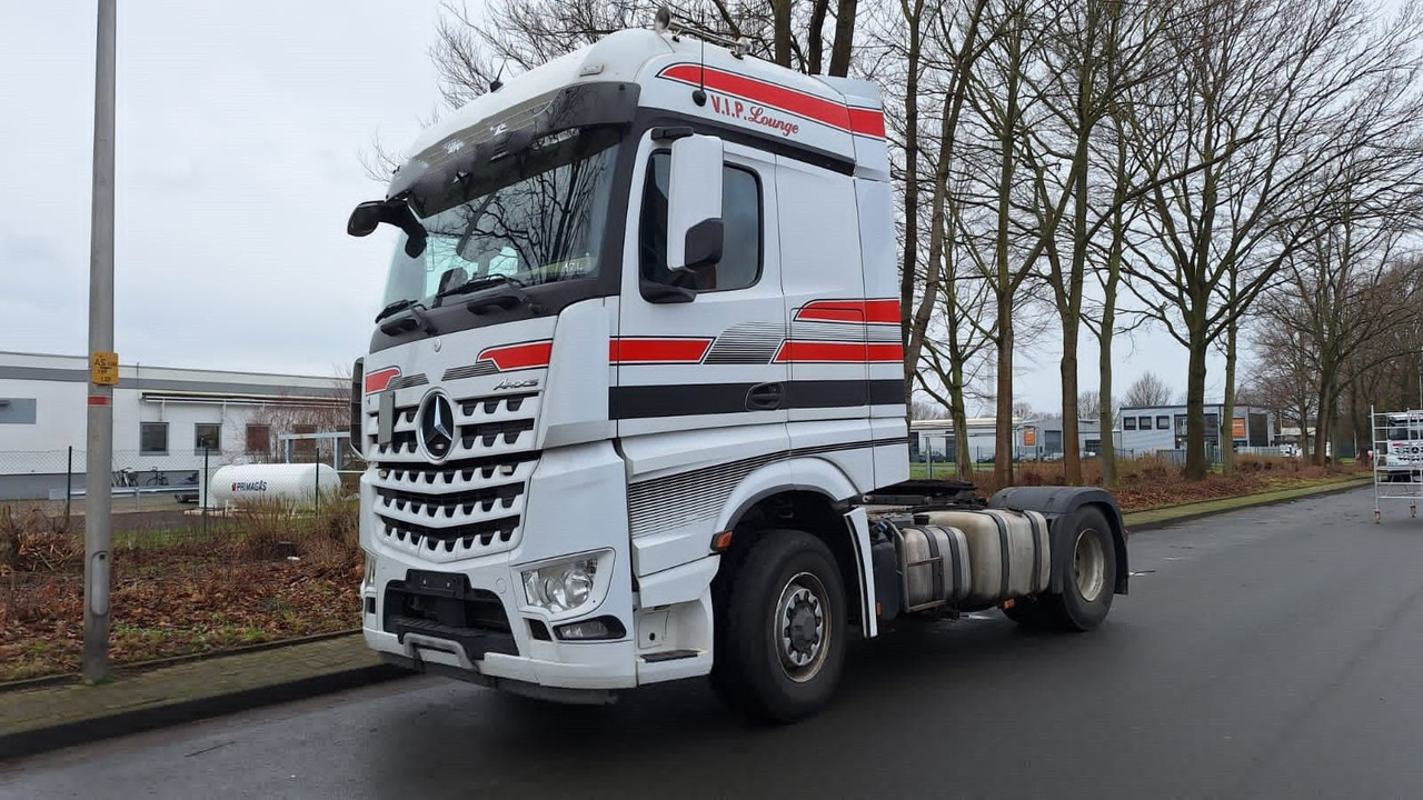 Mercedes-Benz 1845 Arocs 4x4 HD 1-Hand - Vetopöytäauto: kuva Mercedes-Benz 1845 Arocs 4x4 HD 1-Hand - Vetopöytäauto Mercedes-Benz 1845 Arocs 4x4 HD 1-Hand - Vetopöytäauto: kuva Mercedes-Benz 1845 Arocs 4x4 HD 1-Hand - Vetopöytäauto