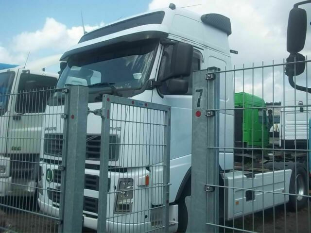 Volvo FH12-420 Globelt. VEB Klima Kipphydraulik - Vetopöytäauto: kuva Volvo FH12-420 Globelt. VEB Klima Kipphydraulik - Vetopöytäauto Volvo FH12-420 Globelt. VEB Klima Kipphydraulik - Vetopöytäauto: kuva Volvo FH12-420 Globelt. VEB Klima Kipphydraulik - Vetopöytäauto