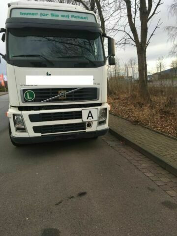 Volvo FH12-420 G.Haus 2xBett Klima Schaltgetriebe Reta - Koukkulava kuorma-auto: kuva Volvo FH12-420 G.Haus 2xBett Klima Schaltgetriebe Reta - Koukkulava kuorma-auto Volvo FH12-420 G.Haus 2xBett Klima Schaltgetriebe Reta - Koukkulava kuorma-auto: kuva Volvo FH12-420 G.Haus 2xBett Klima Schaltgetriebe Reta - Koukkulava kuorma-auto