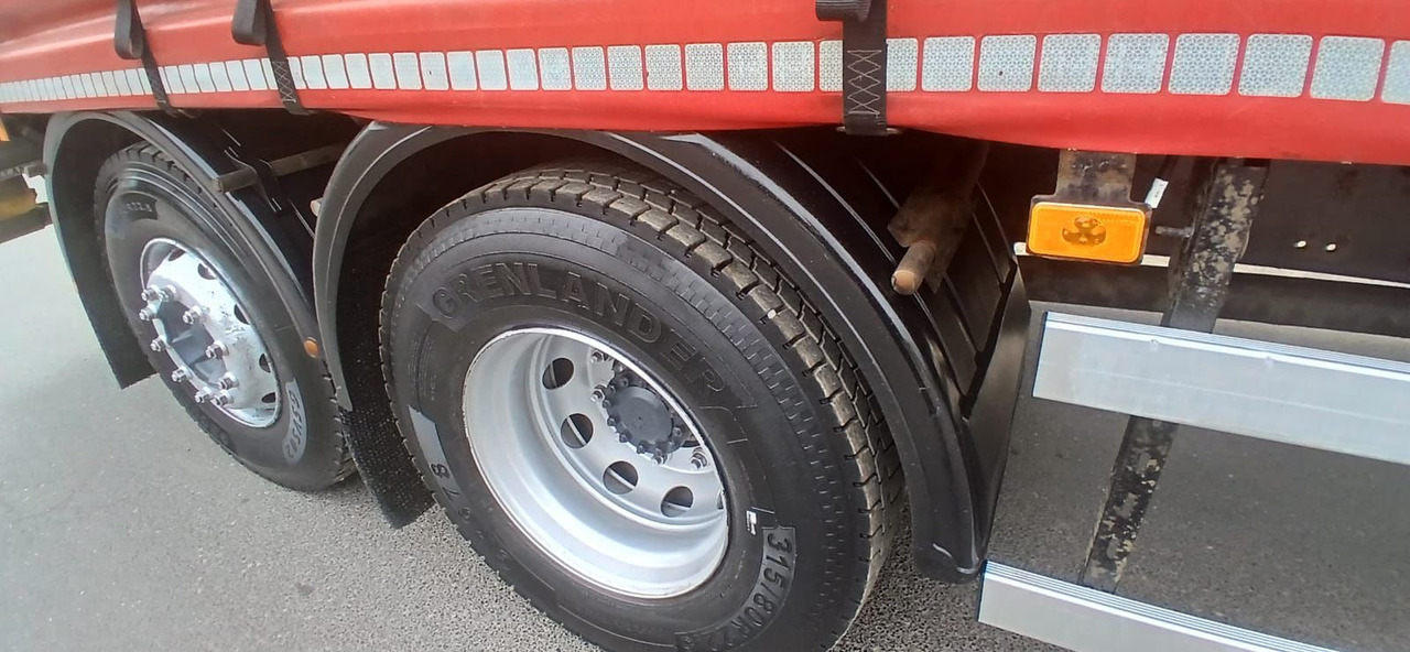 Pressukapelli kuorma-auto 2016 Volvo FM 330 Curtainside Truck: kuva Pressukapelli kuorma-auto 2016 Volvo FM 330 Curtainside Truck