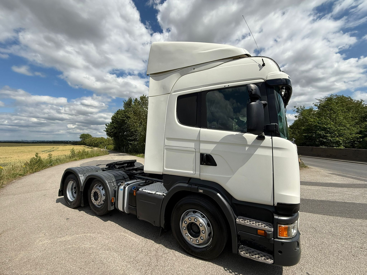 Vetopöytäauto 2015 Scania R450 Tractor Unit: kuva Vetopöytäauto 2015 Scania R450 Tractor Unit