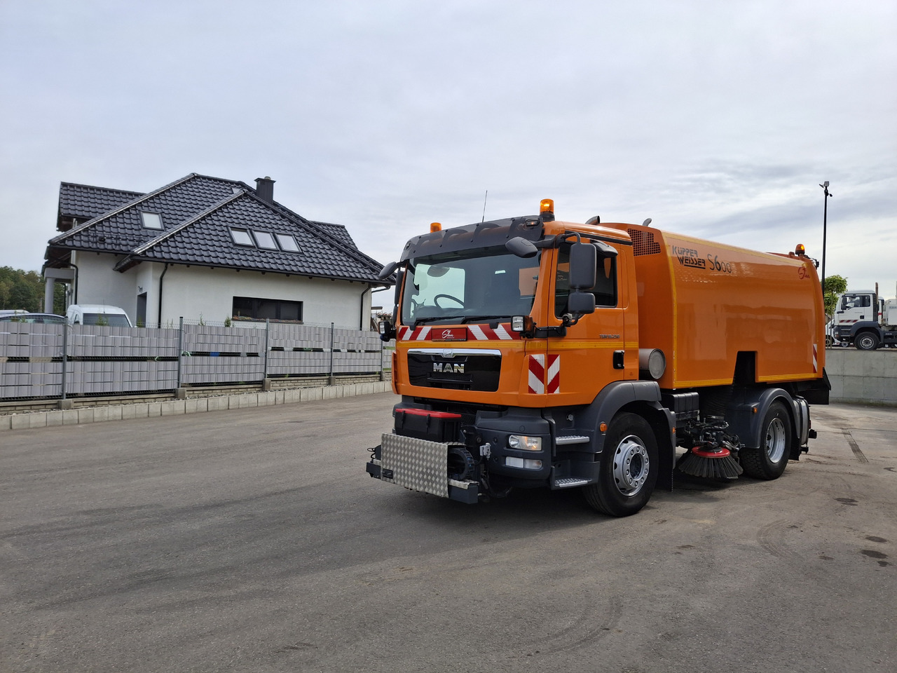 MAN TGM 18.250 Zamiatarka Kupper Weisser BROCK 2 Motoren Szczotki L/R PM10 Odchwaszczarka - Lakaisuauto: kuva MAN TGM 18.250 Zamiatarka Kupper Weisser BROCK 2 Motoren Szczotki L/R PM10 Odchwaszczarka - Lakaisuauto MAN TGM 18.250 Zamiatarka Kupper Weisser BROCK 2 Motoren Szczotki L/R PM10 Odchwaszczarka - Lakaisuauto: kuva MAN TGM 18.250 Zamiatarka Kupper Weisser BROCK 2 Motoren Szczotki L/R PM10 Odchwaszczarka - Lakaisuauto