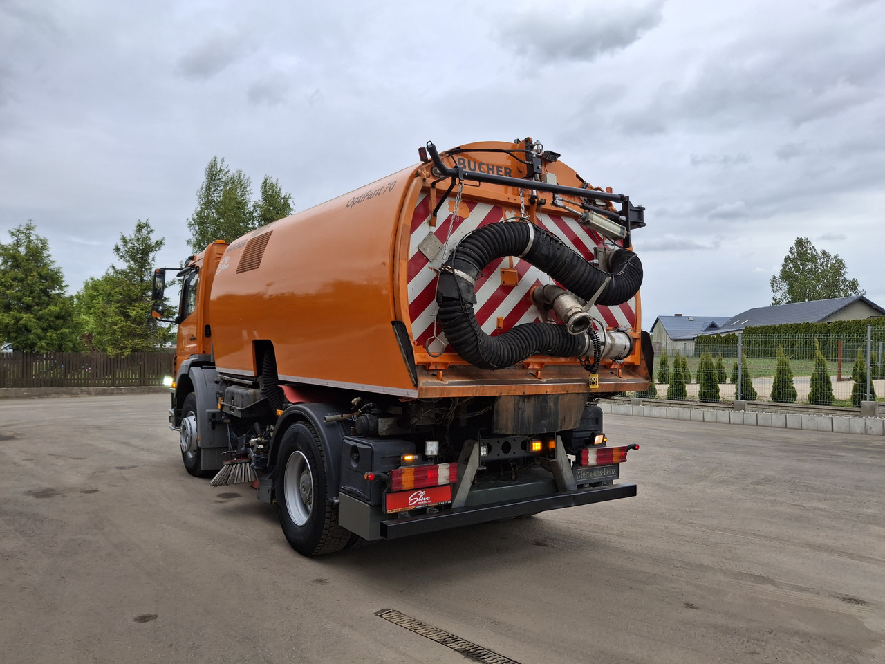 MERCEDES-BENZ Axor 1823 Zamiatarka Kehrmaschine BUCHER 2 Motoren Szczotki L/R Sweeper - Lakaisuauto: kuva MERCEDES-BENZ Axor 1823 Zamiatarka Kehrmaschine BUCHER 2 Motoren Szczotki L/R Sweeper - Lakaisuauto MERCEDES-BENZ Axor 1823 Zamiatarka Kehrmaschine BUCHER 2 Motoren Szczotki L/R Sweeper - Lakaisuauto: kuva MERCEDES-BENZ Axor 1823 Zamiatarka Kehrmaschine BUCHER 2 Motoren Szczotki L/R Sweeper - Lakaisuauto