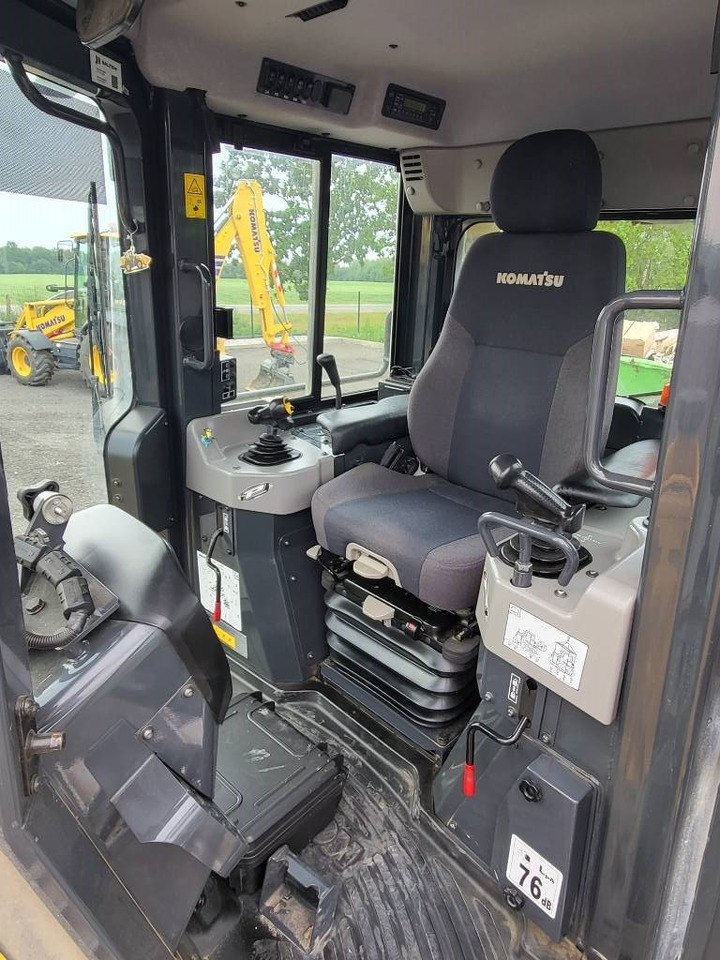 Komatsu D 51 EXi/PXi-24 - Puskutraktori: kuva Komatsu D 51 EXi/PXi-24 - Puskutraktori Komatsu D 51 EXi/PXi-24 - Puskutraktori: kuva Komatsu D 51 EXi/PXi-24 - Puskutraktori