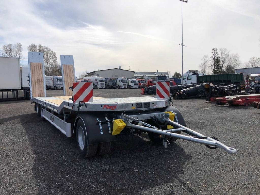 Fliegl DTS-S 300 - Apuvaunu perävaunu: kuva Fliegl DTS-S 300 - Apuvaunu perävaunu Fliegl DTS-S 300 - Apuvaunu perävaunu: kuva Fliegl DTS-S 300 - Apuvaunu perävaunu