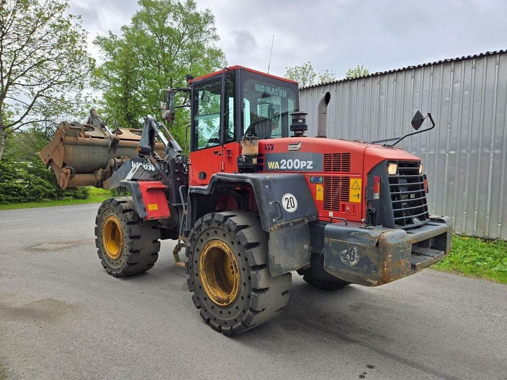 Komatsu WA200PZ-6 - Pyöräkuormaaja: kuva Komatsu WA200PZ-6 - Pyöräkuormaaja Komatsu WA200PZ-6 - Pyöräkuormaaja: kuva Komatsu WA200PZ-6 - Pyöräkuormaaja