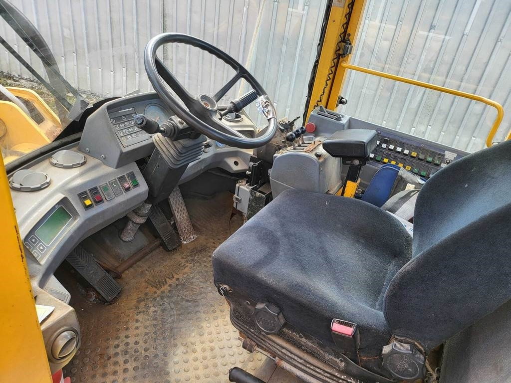 Volvo BM L70C - Pyöräkuormaaja: kuva Volvo BM L70C - Pyöräkuormaaja Volvo BM L70C - Pyöräkuormaaja: kuva Volvo BM L70C - Pyöräkuormaaja