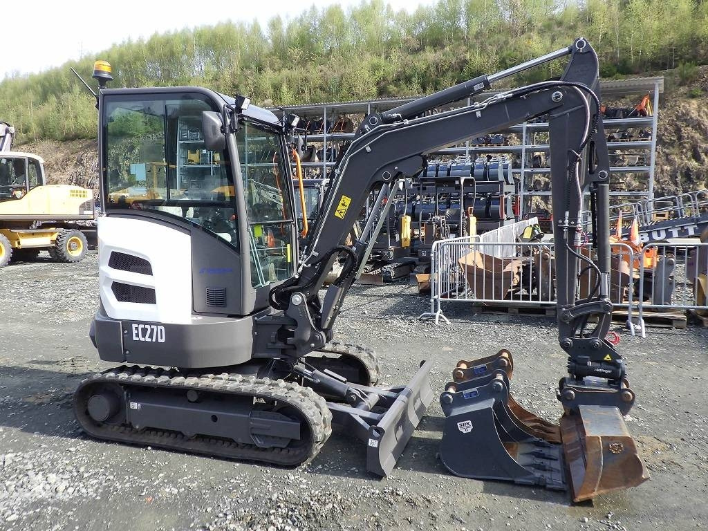 Volvo EC 27 D mit Powertilt - Minikuormaaja: kuva Volvo EC 27 D mit Powertilt - Minikuormaaja Volvo EC 27 D mit Powertilt - Minikuormaaja: kuva Volvo EC 27 D mit Powertilt - Minikuormaaja