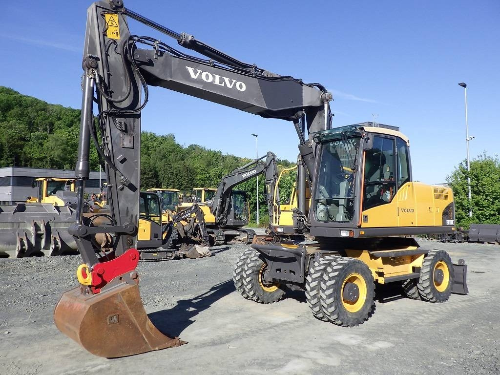 Volvo EW 180 C - Pyöräalustainen kaivinkone: kuva Volvo EW 180 C - Pyöräalustainen kaivinkone Volvo EW 180 C - Pyöräalustainen kaivinkone: kuva Volvo EW 180 C - Pyöräalustainen kaivinkone