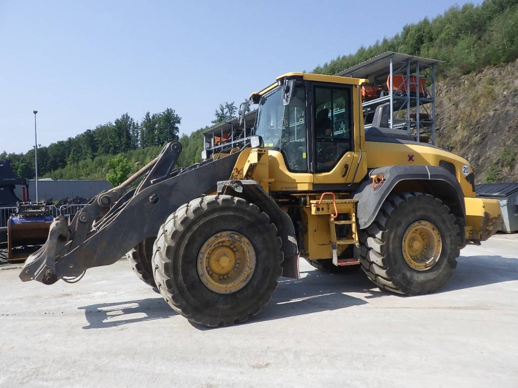 Volvo L 110 H LB - Pyöräkuormaaja: kuva Volvo L 110 H LB - Pyöräkuormaaja Volvo L 110 H LB - Pyöräkuormaaja: kuva Volvo L 110 H LB - Pyöräkuormaaja