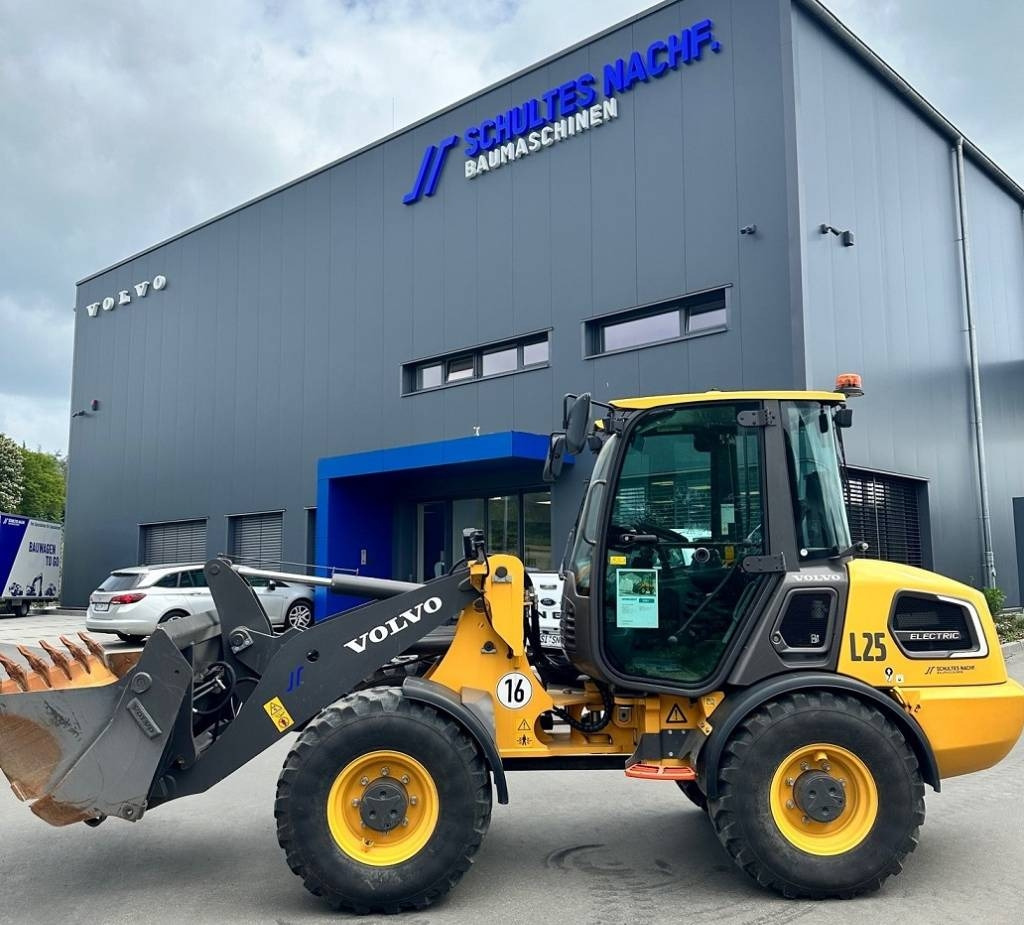 Volvo L 25 Electric - Pyöräkuormaaja: kuva Volvo L 25 Electric - Pyöräkuormaaja Volvo L 25 Electric - Pyöräkuormaaja: kuva Volvo L 25 Electric - Pyöräkuormaaja
