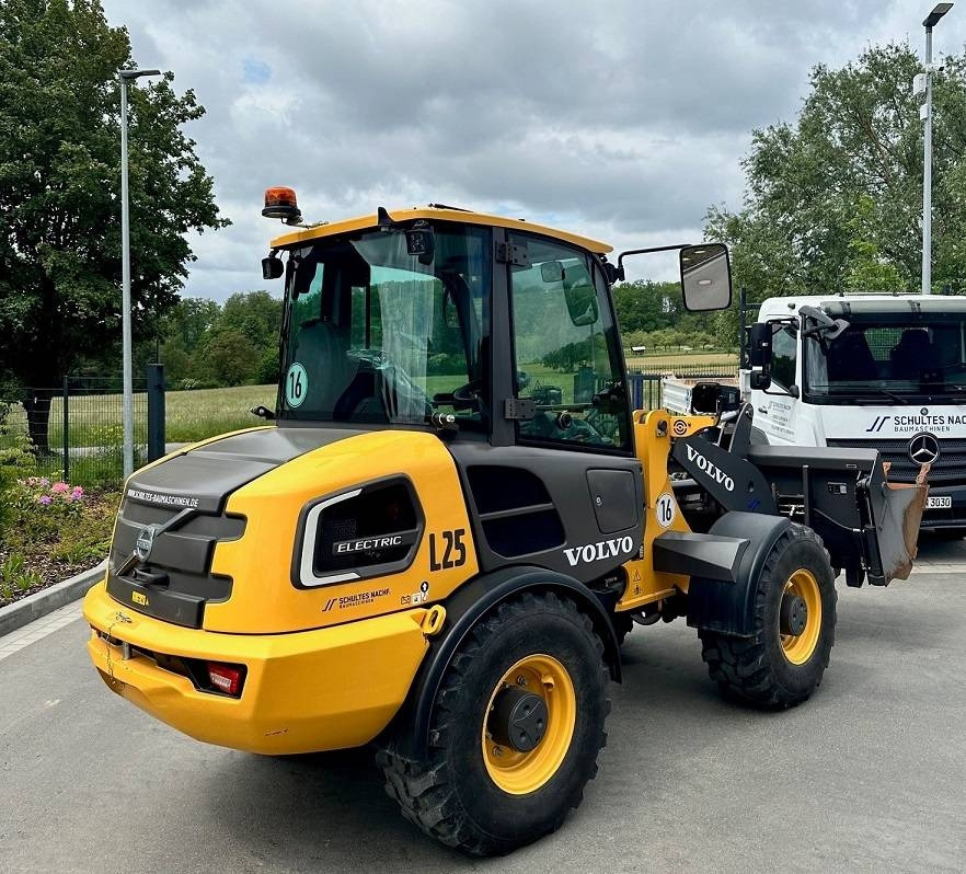Volvo L 25 Electric - Pyöräkuormaaja: kuva Volvo L 25 Electric - Pyöräkuormaaja Volvo L 25 Electric - Pyöräkuormaaja: kuva Volvo L 25 Electric - Pyöräkuormaaja