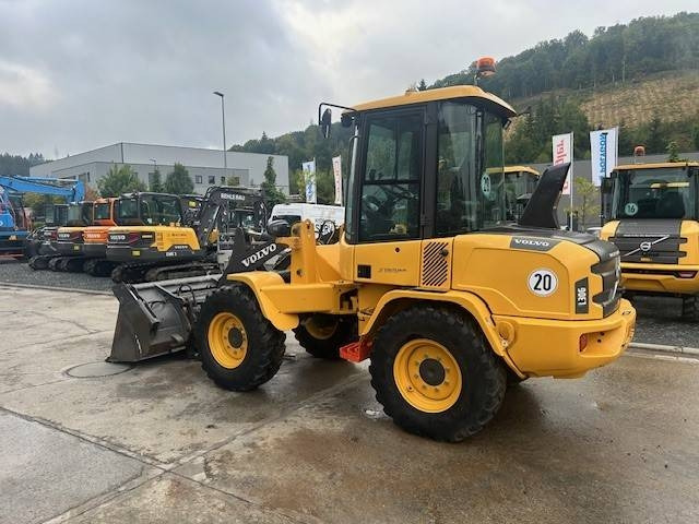 Volvo L 30 G - Pyöräkuormaaja: kuva Volvo L 30 G - Pyöräkuormaaja Volvo L 30 G - Pyöräkuormaaja: kuva Volvo L 30 G - Pyöräkuormaaja