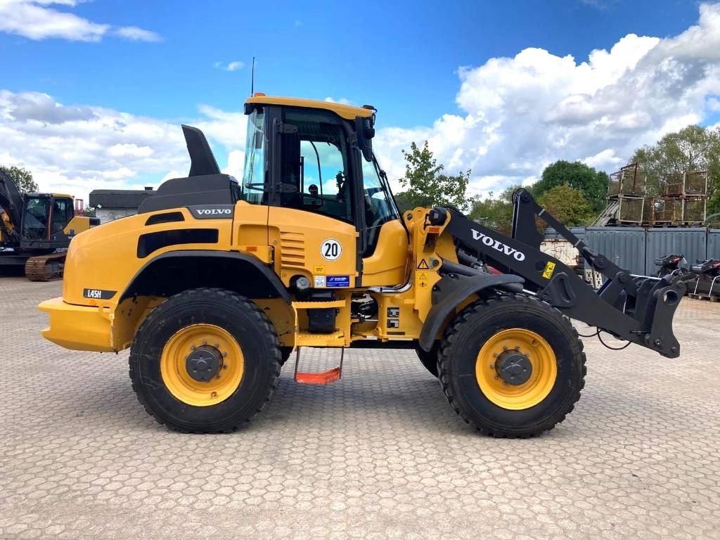 Volvo L 45 H - Pyöräkuormaaja: kuva Volvo L 45 H - Pyöräkuormaaja Volvo L 45 H - Pyöräkuormaaja: kuva Volvo L 45 H - Pyöräkuormaaja