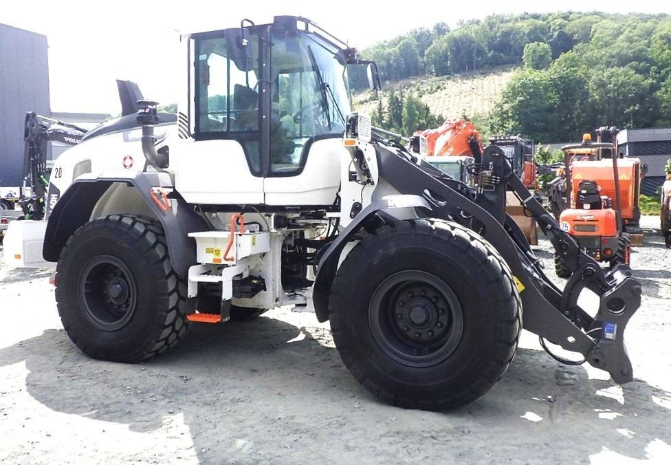 Volvo L 60 H - Pyöräkuormaaja: kuva Volvo L 60 H - Pyöräkuormaaja Volvo L 60 H - Pyöräkuormaaja: kuva Volvo L 60 H - Pyöräkuormaaja
