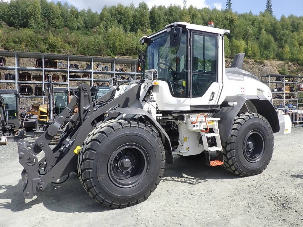 Volvo L 60 H - Pyöräkuormaaja: kuva Volvo L 60 H - Pyöräkuormaaja Volvo L 60 H - Pyöräkuormaaja: kuva Volvo L 60 H - Pyöräkuormaaja