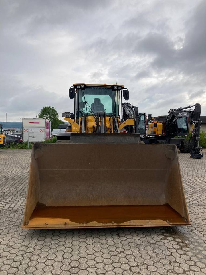 Volvo L 70 H - Pyöräkuormaaja: kuva Volvo L 70 H - Pyöräkuormaaja Volvo L 70 H - Pyöräkuormaaja: kuva Volvo L 70 H - Pyöräkuormaaja