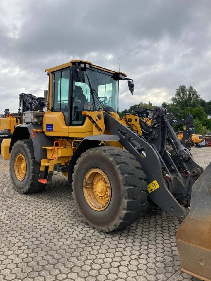 Volvo L 70 H - Pyöräkuormaaja: kuva Volvo L 70 H - Pyöräkuormaaja Volvo L 70 H - Pyöräkuormaaja: kuva Volvo L 70 H - Pyöräkuormaaja