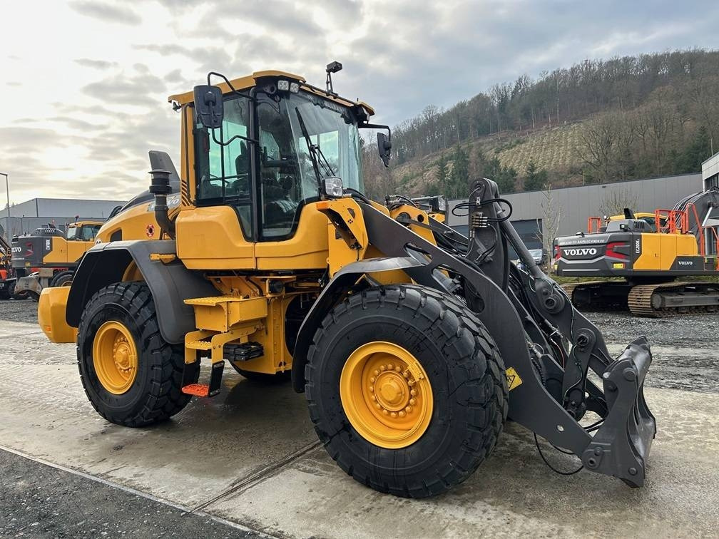 Volvo L 90 H - Pyöräkuormaaja: kuva Volvo L 90 H - Pyöräkuormaaja Volvo L 90 H - Pyöräkuormaaja: kuva Volvo L 90 H - Pyöräkuormaaja