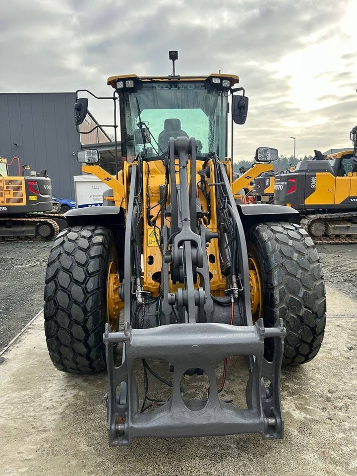 Volvo L 90 H - Pyöräkuormaaja: kuva Volvo L 90 H - Pyöräkuormaaja Volvo L 90 H - Pyöräkuormaaja: kuva Volvo L 90 H - Pyöräkuormaaja