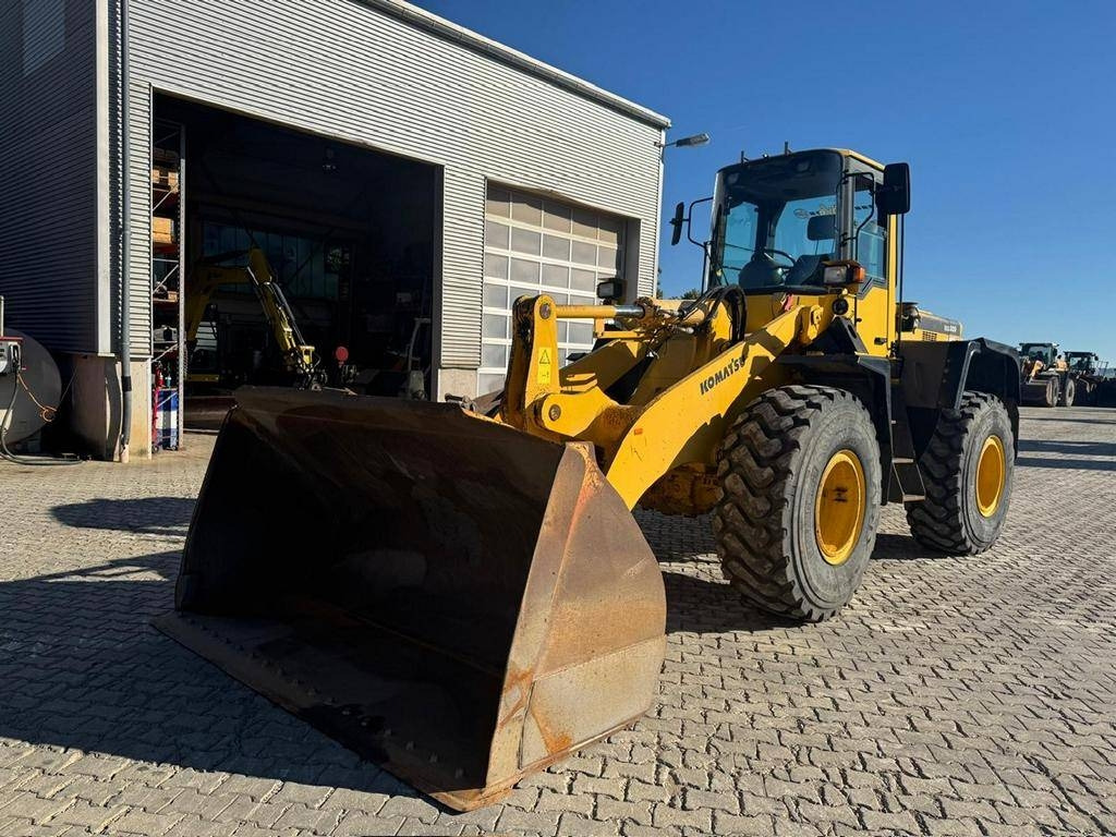 Komatsu WA 320-3H - Pyöräkuormaaja: kuva Komatsu WA 320-3H - Pyöräkuormaaja Komatsu WA 320-3H - Pyöräkuormaaja: kuva Komatsu WA 320-3H - Pyöräkuormaaja