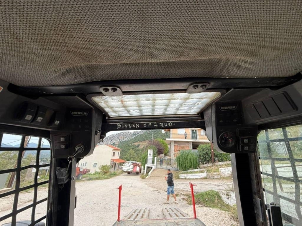 CAT 216  - Liukuohjattu kuormaaja: kuva CAT 216  - Liukuohjattu kuormaaja CAT 216  - Liukuohjattu kuormaaja: kuva CAT 216  - Liukuohjattu kuormaaja