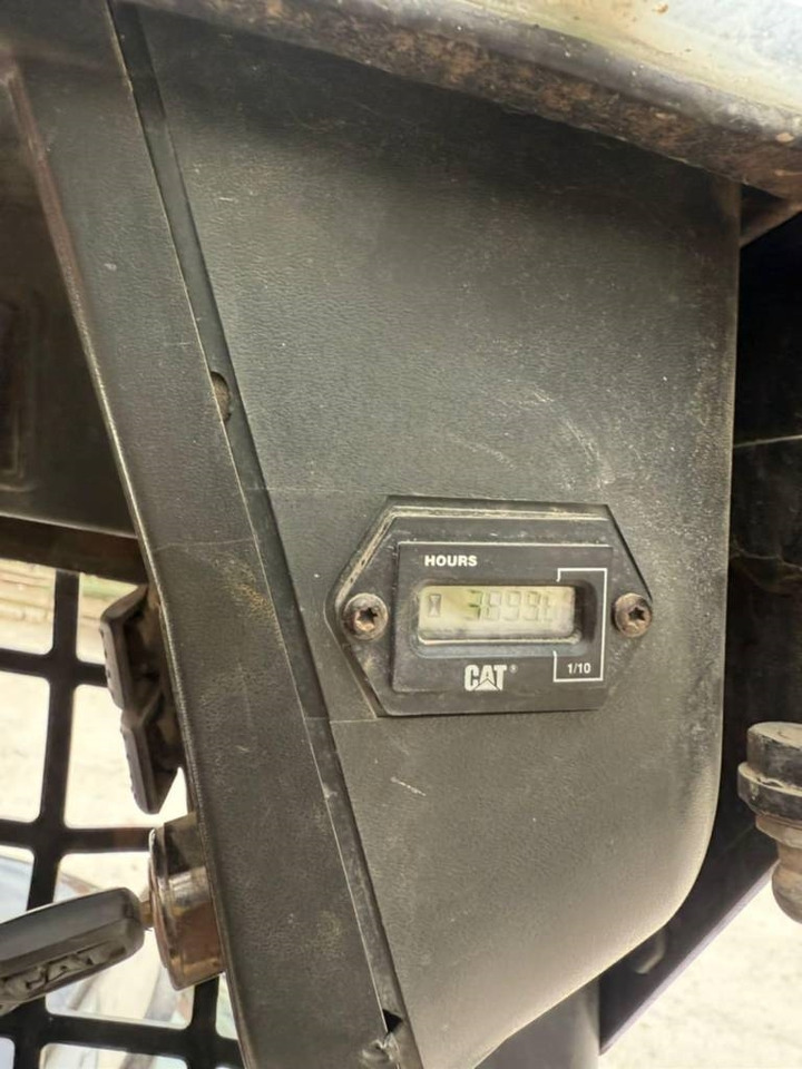 CAT 216  - Liukuohjattu kuormaaja: kuva CAT 216  - Liukuohjattu kuormaaja CAT 216  - Liukuohjattu kuormaaja: kuva CAT 216  - Liukuohjattu kuormaaja