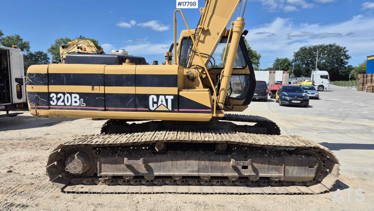 Crawler excavator JCB JS 220 LONG 16m (1997) - Telakaivukone: kuva Crawler excavator JCB JS 220 LONG 16m (1997) - Telakaivukone Crawler excavator JCB JS 220 LONG 16m (1997) - Telakaivukone: kuva Crawler excavator JCB JS 220 LONG 16m (1997) - Telakaivukone