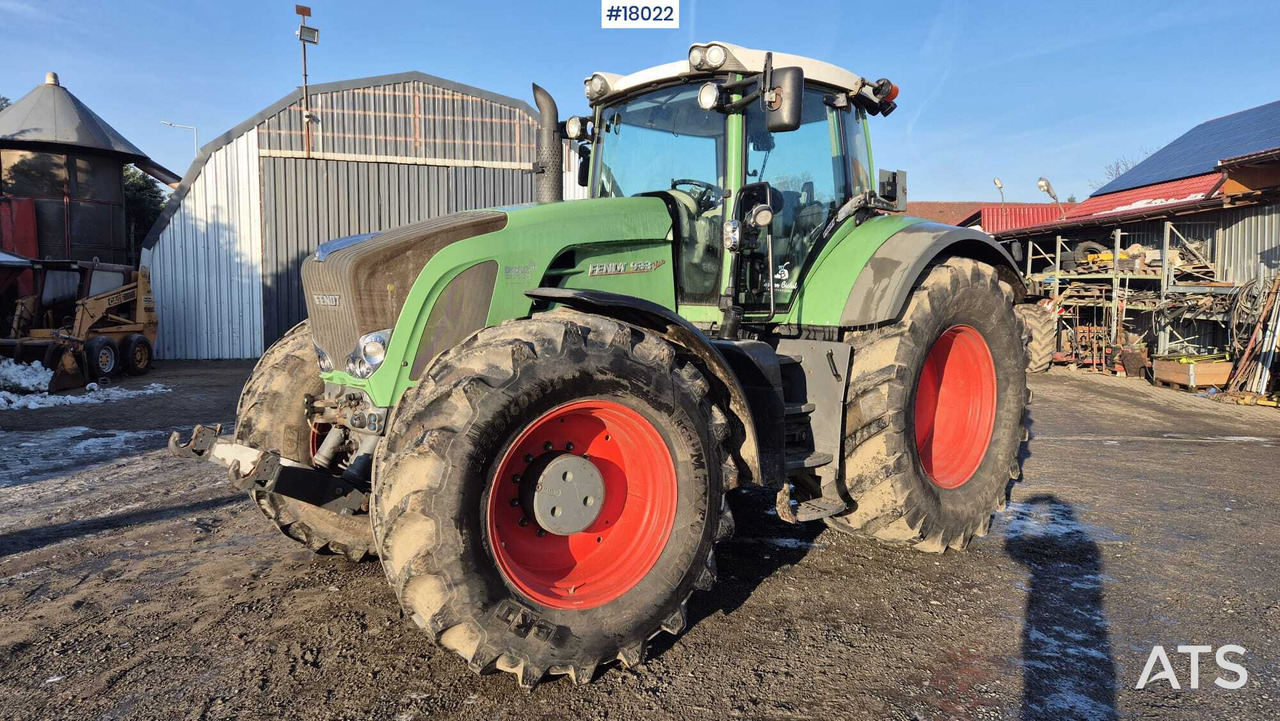 FENDT 933 Vario agricultural tractor (2015) - Traktori: kuva FENDT 933 Vario agricultural tractor (2015) - Traktori FENDT 933 Vario agricultural tractor (2015) - Traktori: kuva FENDT 933 Vario agricultural tractor (2015) - Traktori