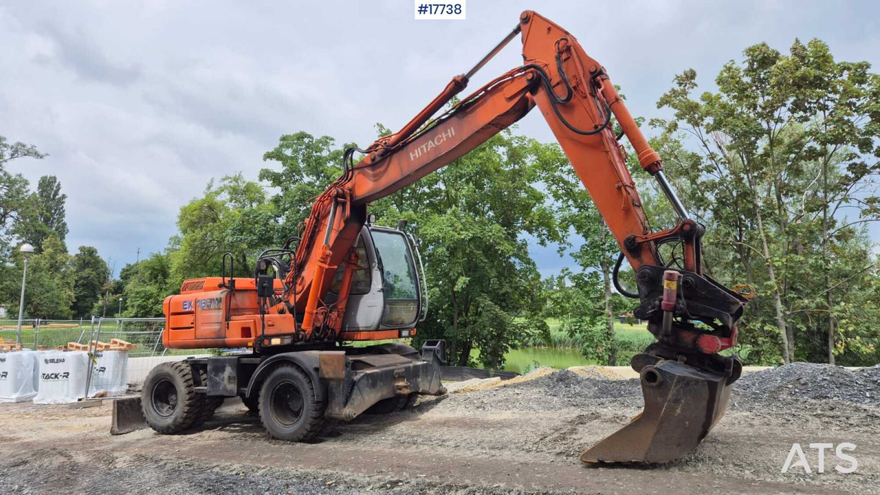 HITACHI EW 165W (2000) ROTOTILT Wheel Excavator - Pyöräalustainen kaivinkone: kuva HITACHI EW 165W (2000) ROTOTILT Wheel Excavator - Pyöräalustainen kaivinkone HITACHI EW 165W (2000) ROTOTILT Wheel Excavator - Pyöräalustainen kaivinkone: kuva HITACHI EW 165W (2000) ROTOTILT Wheel Excavator - Pyöräalustainen kaivinkone