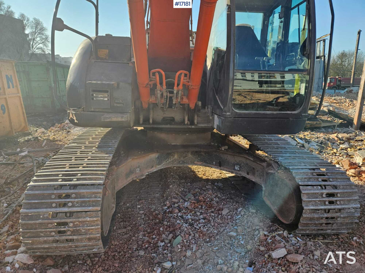 Hydraulic excavator Hitachi ZX225 LC (2013) - Telakaivukone: kuva Hydraulic excavator Hitachi ZX225 LC (2013) - Telakaivukone Hydraulic excavator Hitachi ZX225 LC (2013) - Telakaivukone: kuva Hydraulic excavator Hitachi ZX225 LC (2013) - Telakaivukone