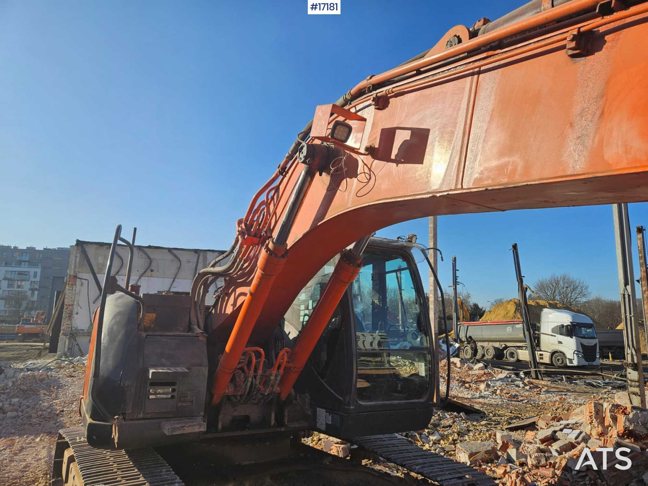 Hydraulic excavator Hitachi ZX225 LC (2013) - Telakaivukone: kuva Hydraulic excavator Hitachi ZX225 LC (2013) - Telakaivukone Hydraulic excavator Hitachi ZX225 LC (2013) - Telakaivukone: kuva Hydraulic excavator Hitachi ZX225 LC (2013) - Telakaivukone