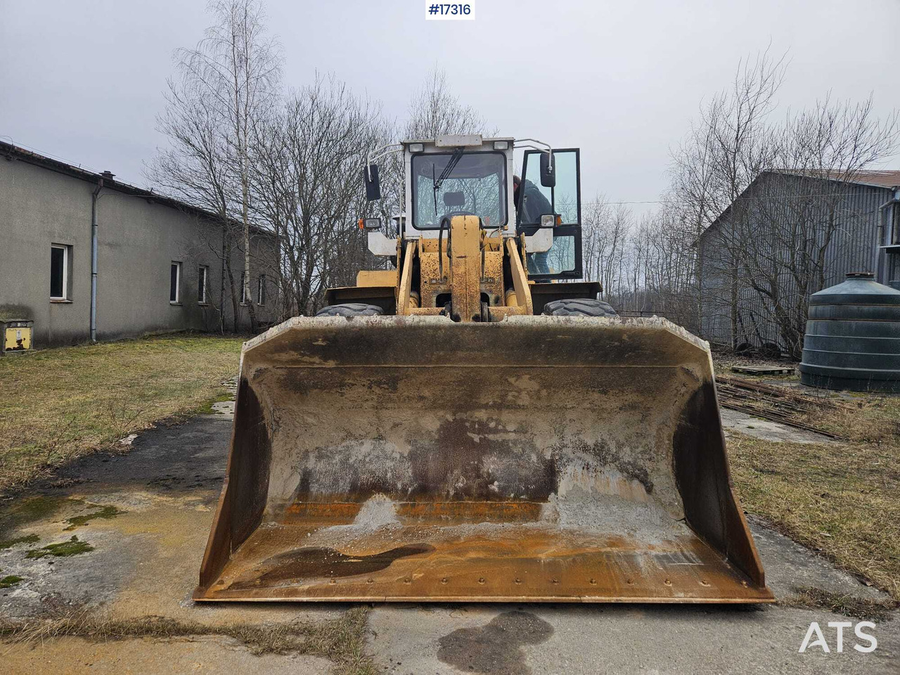 LIEBHERR L551 wheel loader (1995) - Pyöräkuormaaja: kuva LIEBHERR L551 wheel loader (1995) - Pyöräkuormaaja LIEBHERR L551 wheel loader (1995) - Pyöräkuormaaja: kuva LIEBHERR L551 wheel loader (1995) - Pyöräkuormaaja