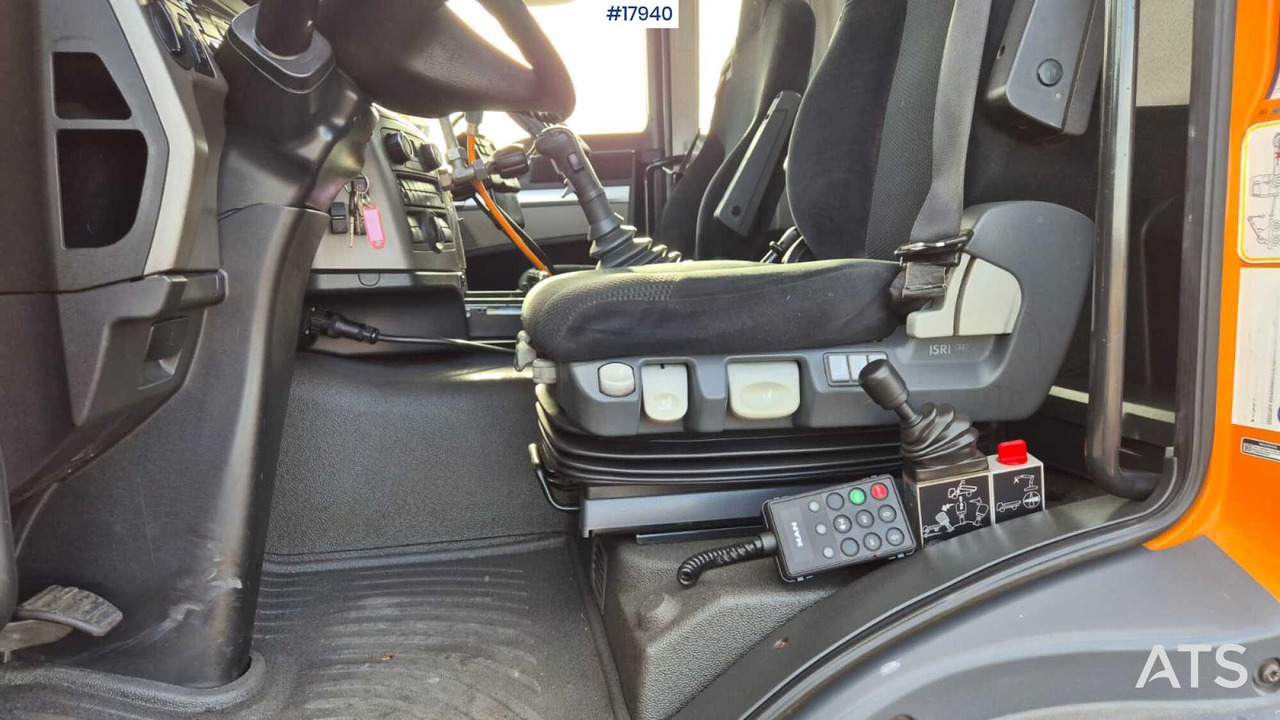 Kippiauto kuorma-auto, Nosturiauto Tipper/sand spreader with HDS - MAN TGS 28.360 6x4 (2008): kuva Kippiauto kuorma-auto, Nosturiauto Tipper/sand spreader with HDS - MAN TGS 28.360 6x4 (2008) Kippiauto kuorma-auto, Nosturiauto Tipper/sand spreader with HDS - MAN TGS 28.360 6x4 (2008): kuva Kippiauto kuorma-auto, Nosturiauto Tipper/sand spreader with HDS - MAN TGS 28.360 6x4 (2008)