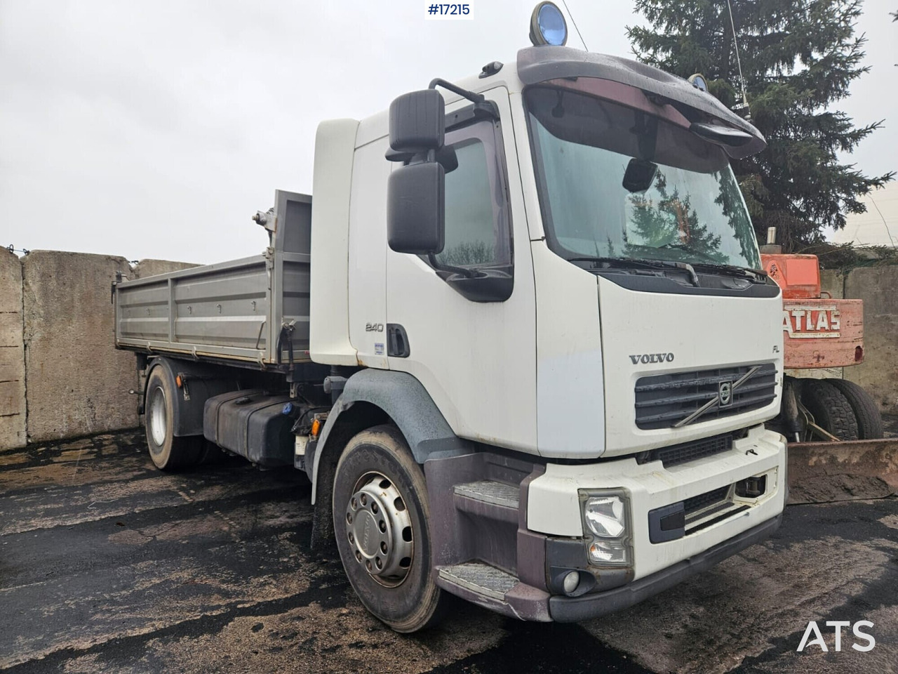VOLVO FL4XR3 Three-way tipping (2006) - Kippiauto kuorma-auto: kuva VOLVO FL4XR3 Three-way tipping (2006) - Kippiauto kuorma-auto VOLVO FL4XR3 Three-way tipping (2006) - Kippiauto kuorma-auto: kuva VOLVO FL4XR3 Three-way tipping (2006) - Kippiauto kuorma-auto