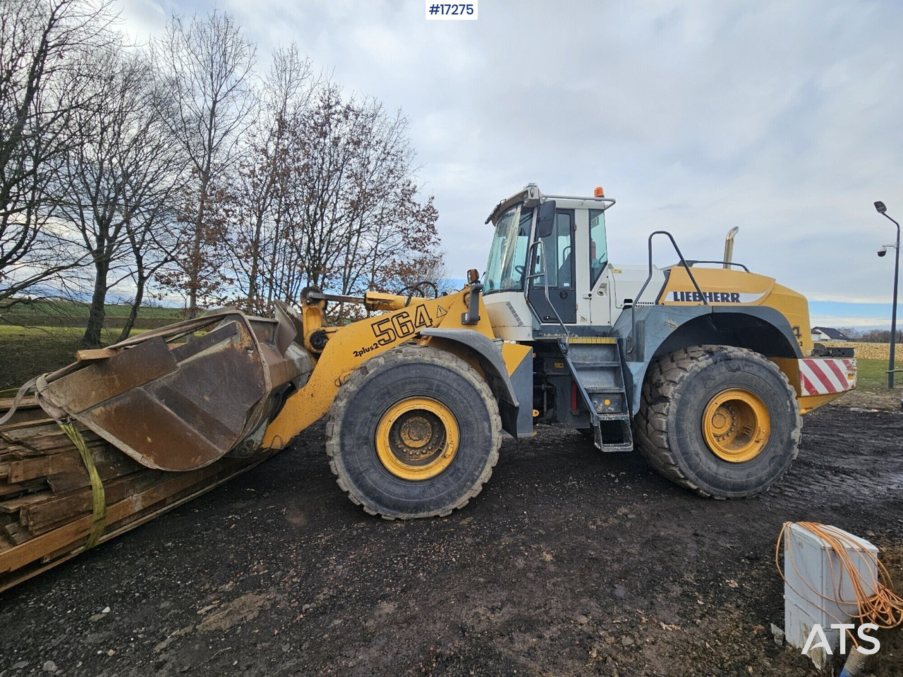 Wheel loader LIEBHERR L564 2plus2 (2004) - Pyöräkuormaaja: kuva Wheel loader LIEBHERR L564 2plus2 (2004) - Pyöräkuormaaja Wheel loader LIEBHERR L564 2plus2 (2004) - Pyöräkuormaaja: kuva Wheel loader LIEBHERR L564 2plus2 (2004) - Pyöräkuormaaja
