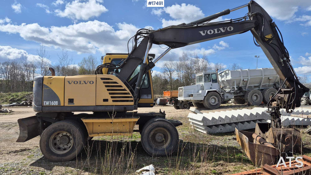 Wheeled excavator VOLVO EW 160B (2003) - Pyöräalustainen kaivinkone: kuva Wheeled excavator VOLVO EW 160B (2003) - Pyöräalustainen kaivinkone Wheeled excavator VOLVO EW 160B (2003) - Pyöräalustainen kaivinkone: kuva Wheeled excavator VOLVO EW 160B (2003) - Pyöräalustainen kaivinkone