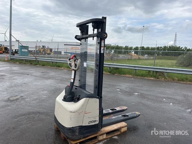 2007 Crown WF 3000 Pallet Jack - Haarukkavaunu: kuva 2007 Crown WF 3000 Pallet Jack - Haarukkavaunu 2007 Crown WF 3000 Pallet Jack - Haarukkavaunu: kuva 2007 Crown WF 3000 Pallet Jack - Haarukkavaunu