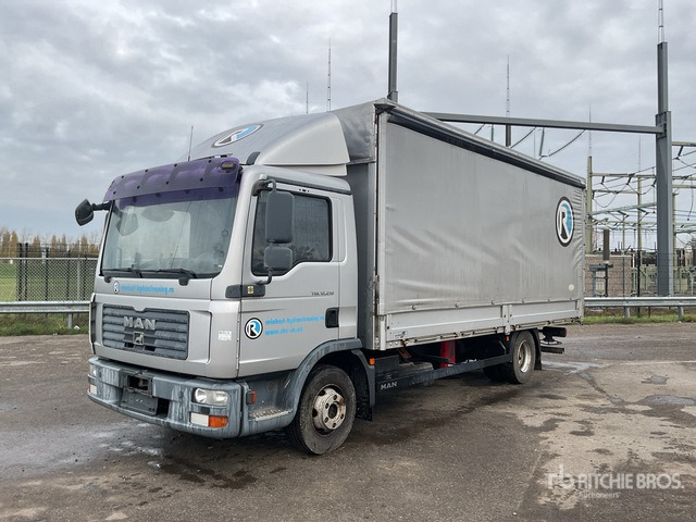 2007 MAN TGL12.210 4x2 Curtain Side Truck - Pressukapelli kuorma-auto: kuva 2007 MAN TGL12.210 4x2 Curtain Side Truck - Pressukapelli kuorma-auto 2007 MAN TGL12.210 4x2 Curtain Side Truck - Pressukapelli kuorma-auto: kuva 2007 MAN TGL12.210 4x2 Curtain Side Truck - Pressukapelli kuorma-auto