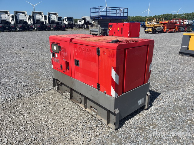 2011 Atlas Copco QAS30 30 kVA Skid-Mounted Generator Set - Sähkögeneraattori: kuva 2011 Atlas Copco QAS30 30 kVA Skid-Mounted Generator Set - Sähkögeneraattori 2011 Atlas Copco QAS30 30 kVA Skid-Mounted Generator Set - Sähkögeneraattori: kuva 2011 Atlas Copco QAS30 30 kVA Skid-Mounted Generator Set - Sähkögeneraattori