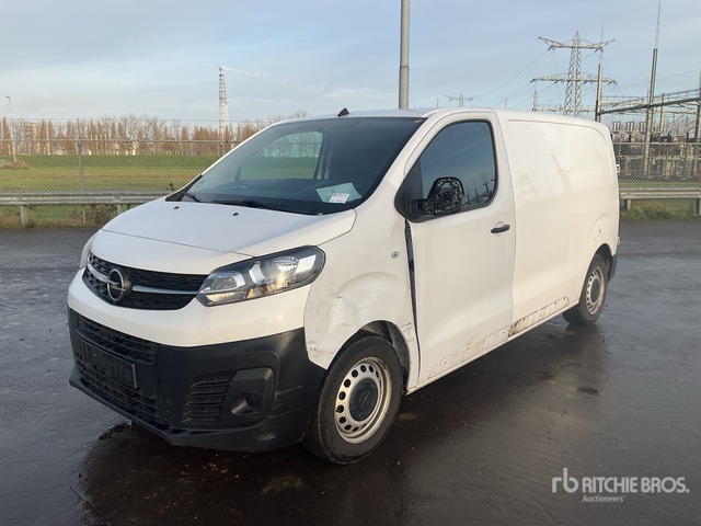 2022 Opel Vivaro Passenger Van - Minibussi, Pikkubussi: kuva 2022 Opel Vivaro Passenger Van - Minibussi, Pikkubussi 2022 Opel Vivaro Passenger Van - Minibussi, Pikkubussi: kuva 2022 Opel Vivaro Passenger Van - Minibussi, Pikkubussi