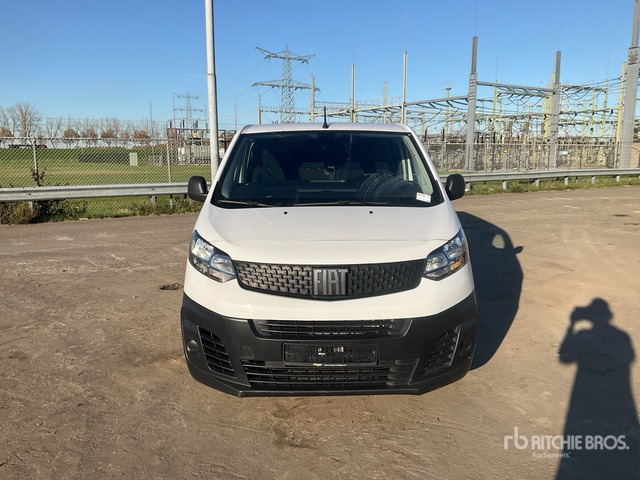 Minibussi, Pikkubussi 2023 Fiat Scudo Passenger Van: kuva Minibussi, Pikkubussi 2023 Fiat Scudo Passenger Van