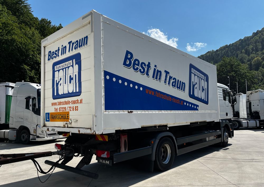 MAN TGA 18.350 6x2 D20 // BDF // Niski Przebieg // + Przyczepa Schmitz BDF // - Kuorma-auto alusta: kuva MAN TGA 18.350 6x2 D20 // BDF // Niski Przebieg // + Przyczepa Schmitz BDF // - Kuorma-auto alusta MAN TGA 18.350 6x2 D20 // BDF // Niski Przebieg // + Przyczepa Schmitz BDF // - Kuorma-auto alusta: kuva MAN TGA 18.350 6x2 D20 // BDF // Niski Przebieg // + Przyczepa Schmitz BDF // - Kuorma-auto alusta
