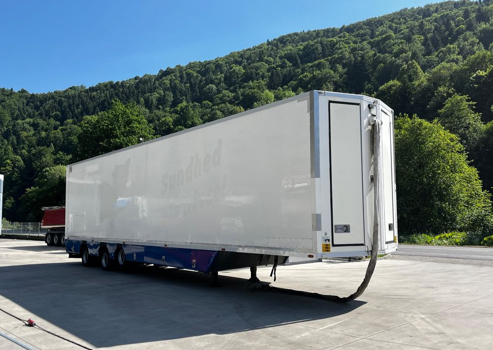 Pezzaioli HMK Industri // Do przewozu zwierząt // 2004 Rok // 3 Pokłady // Waga // Osi skrętne // Oznonacja // - Eläinten kuljetus puoliperävaunu: kuva  Pezzaioli HMK Industri // Do przewozu zwierząt // 2004 Rok // 3 Pokłady // Waga // Osi skrętne // Oznonacja // - Eläinten kuljetus puoliperävaunu Pezzaioli HMK Industri // Do przewozu zwierząt // 2004 Rok // 3 Pokłady // Waga // Osi skrętne // Oznonacja // - Eläinten kuljetus puoliperävaunu: kuva  Pezzaioli HMK Industri // Do przewozu zwierząt // 2004 Rok // 3 Pokłady // Waga // Osi skrętne // Oznonacja // - Eläinten kuljetus puoliperävaunu