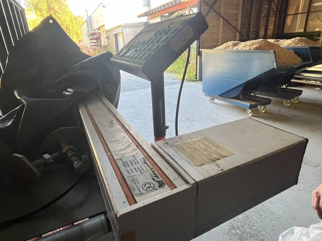 Annet GRAULE QNF Crosscut saw with TigerStop TS 4.8 L Au - Työstökone: kuva Annet GRAULE QNF Crosscut saw with TigerStop TS 4.8 L Au - Työstökone Annet GRAULE QNF Crosscut saw with TigerStop TS 4.8 L Au - Työstökone: kuva Annet GRAULE QNF Crosscut saw with TigerStop TS 4.8 L Au - Työstökone