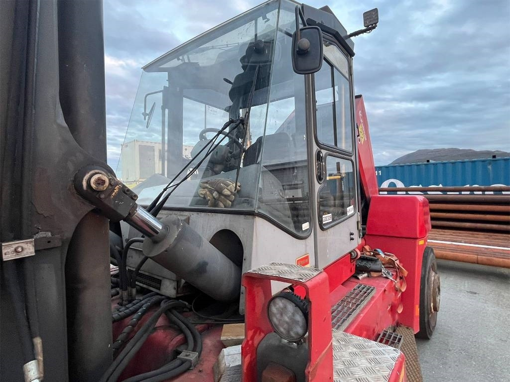 Kalmar DCE 120-12 - Dieseltrukki: kuva Kalmar DCE 120-12 - Dieseltrukki Kalmar DCE 120-12 - Dieseltrukki: kuva Kalmar DCE 120-12 - Dieseltrukki